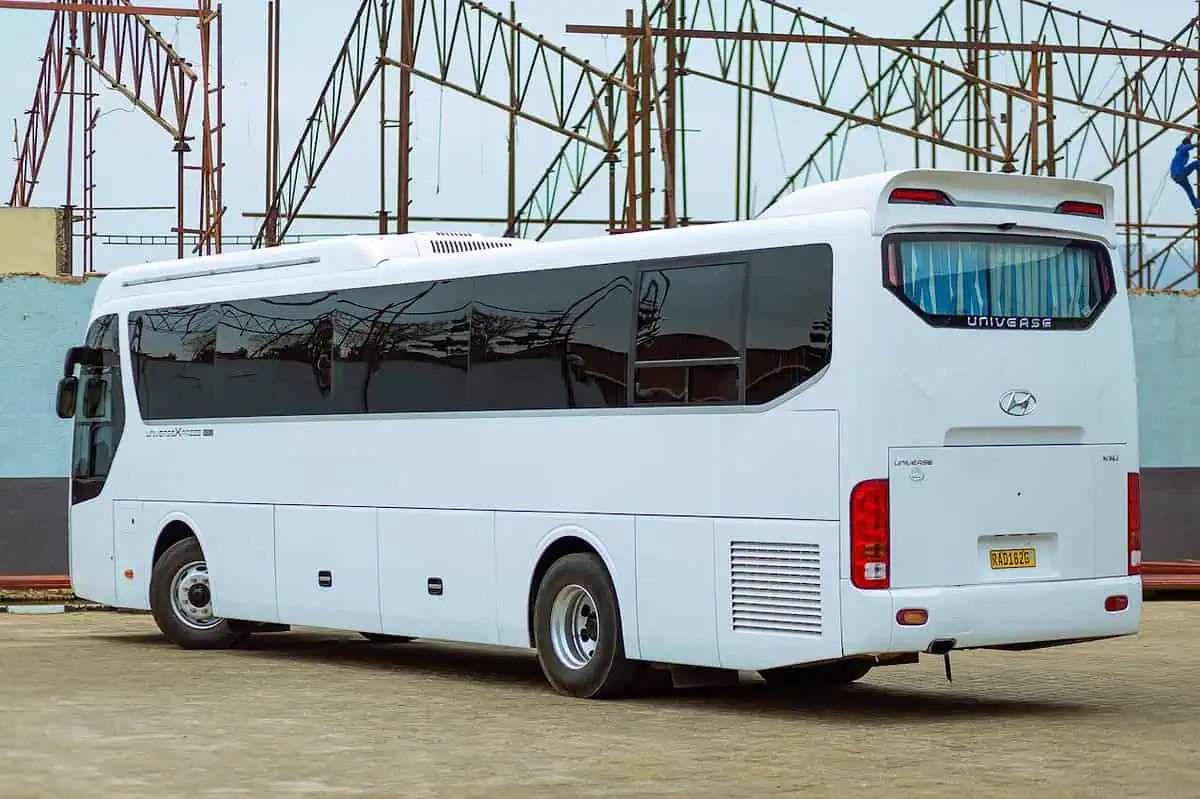 Warszawa wynajem autokarów – komfortowy transport grupowy w kraju i za granicą