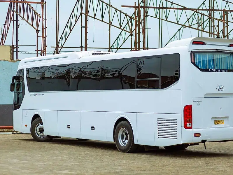 Warszawa wynajem autokarów – komfortowy transport grupowy w kraju i za granicą