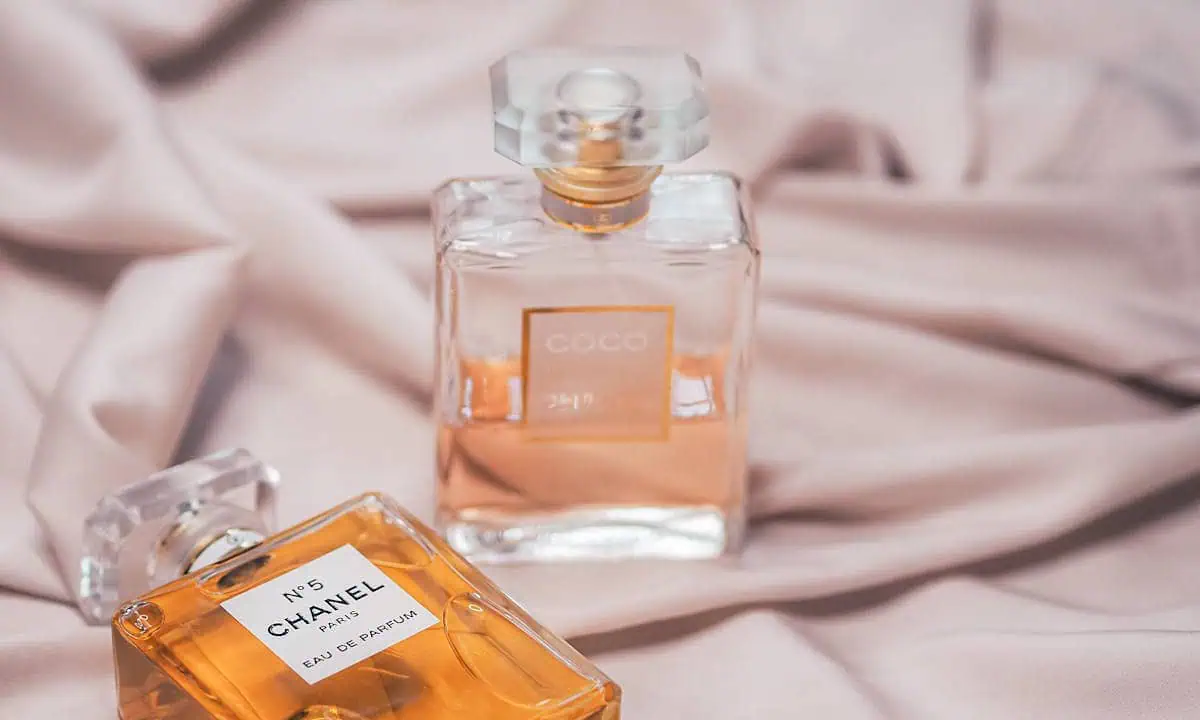 Odlewki perfum damskich – czy to się opłaca?