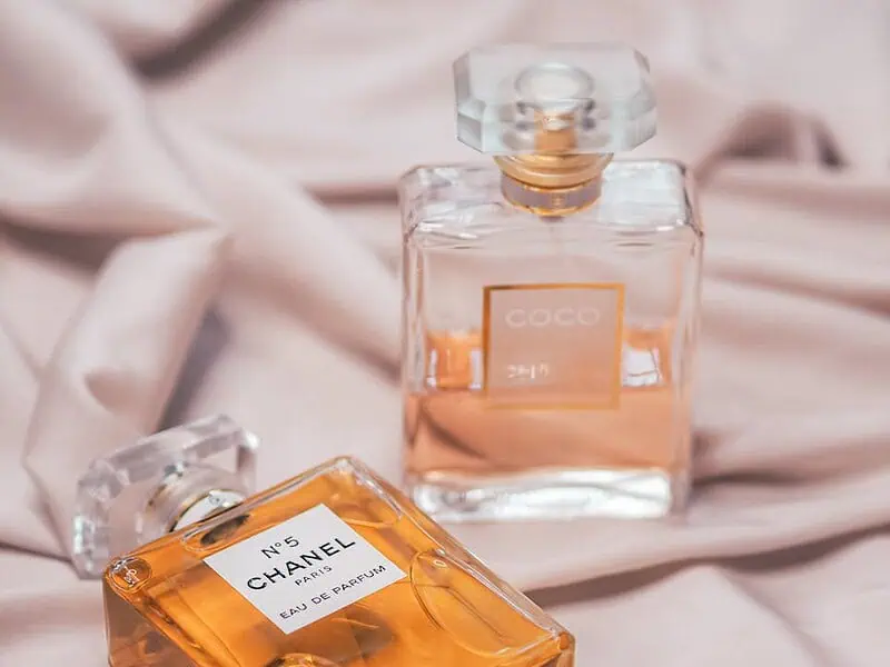 Odlewki perfum damskich – czy to się opłaca?